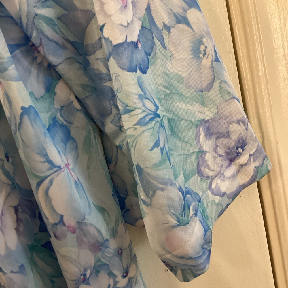 Shadowline Floral Robe - Picture 3 of 7